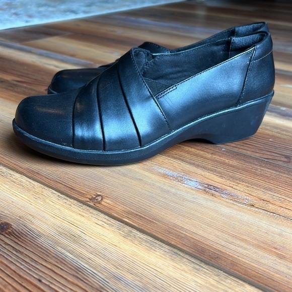 Clark’s collection clogs size 7.5 - Picture 2 of 8